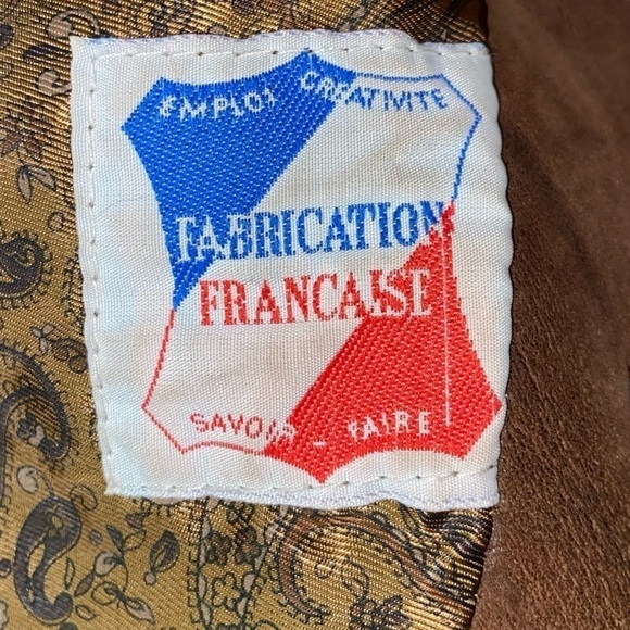 Chocolate brown suede vest from France beautifully lined. Pockets and 4 buttons. - Picture 4 of 10